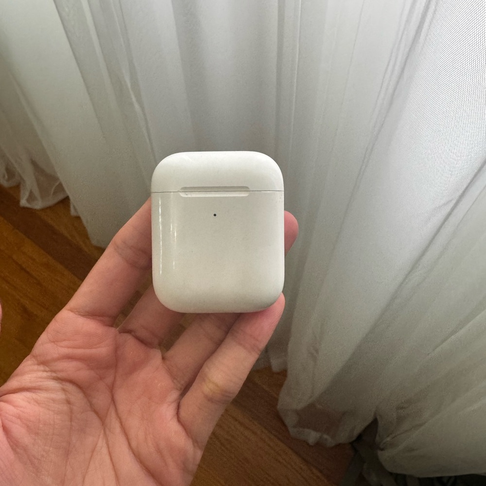 Apple White Wireless Earbuds